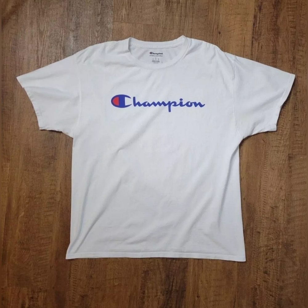 FREE W BUNDLE Champion t-shirt